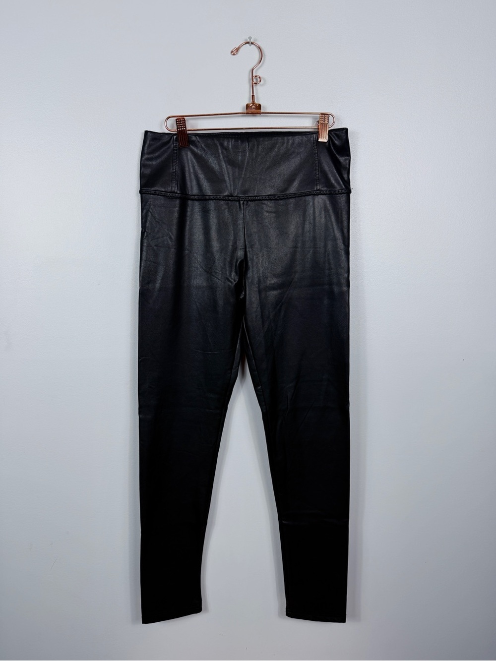Seven for all mankind black faux leather high rise leggings size medium